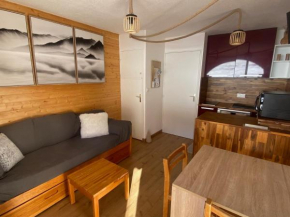 Appartement rénové avec Wifi, plein sud, sur les pistes, parking privé – 4 à 5 pers. - FR-1-445-157